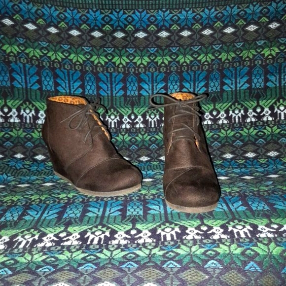 Cityclassified Black Faux-Suede Lace-Up Ankle Wedge Booties Women's Size 6.5 - Picture 3 of 7